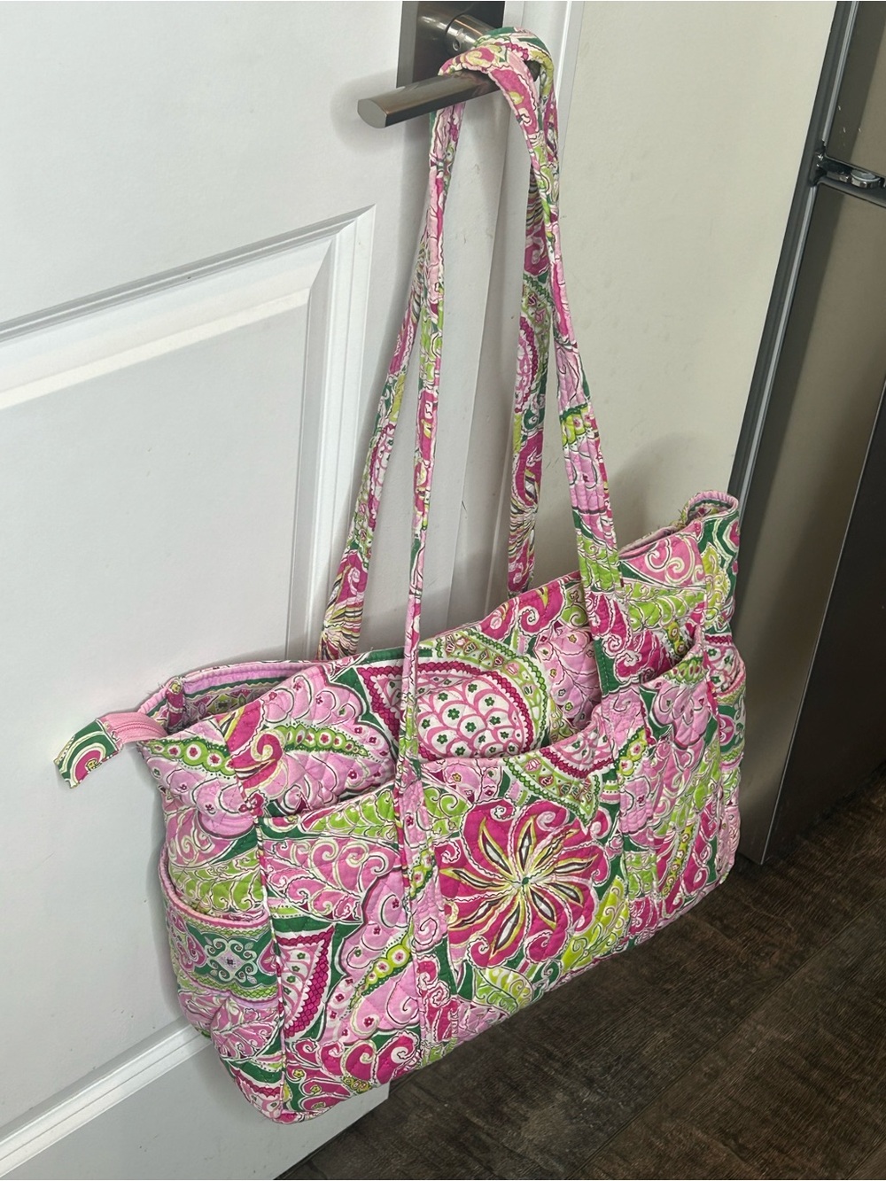 Vera Bradley Retired Rare Pinwheel Pink Super Tote 16H x 18W x 8D - Picture 2 of 10